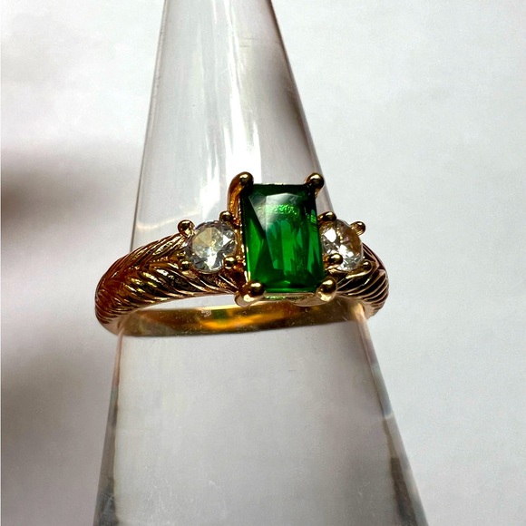 Pretty Bird Jewelry Jewelry - Emerald Cut Green 3-Stone Ring - Size 7, Gold Tone